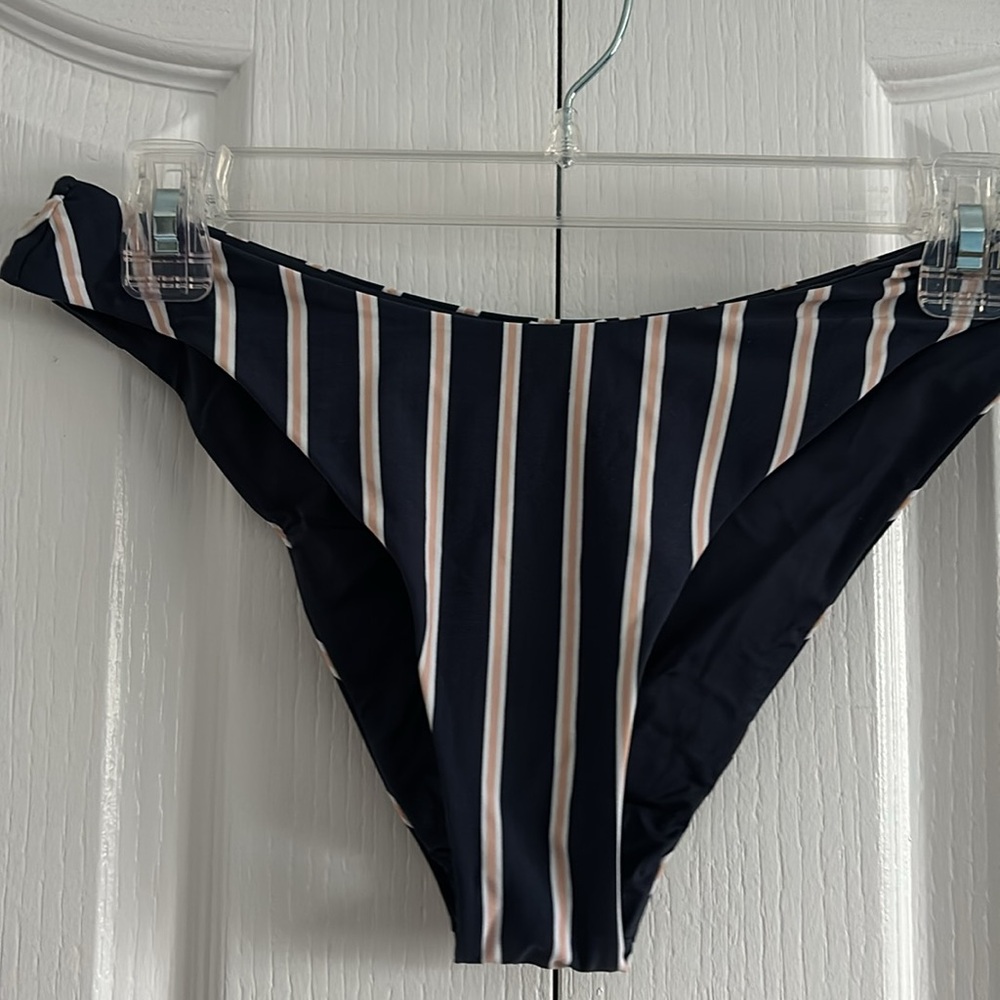 Roxy Bikini - Picture 7 of 10